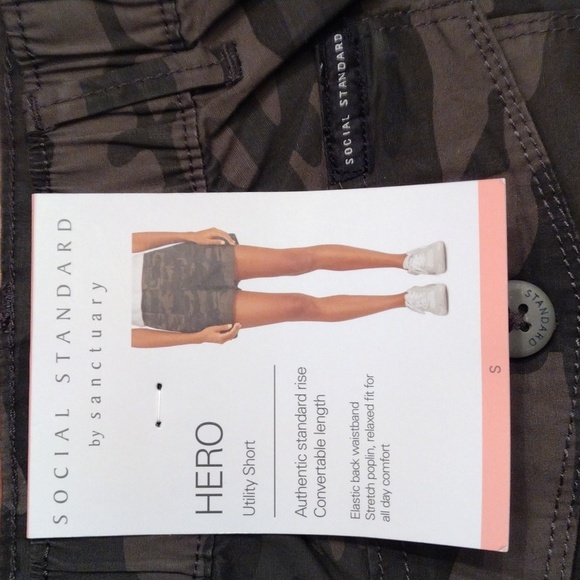 Social Standard by Sanctuary, Womens Size S, Poplin Camo Hero Utility Shorts - Picture 3 of 5